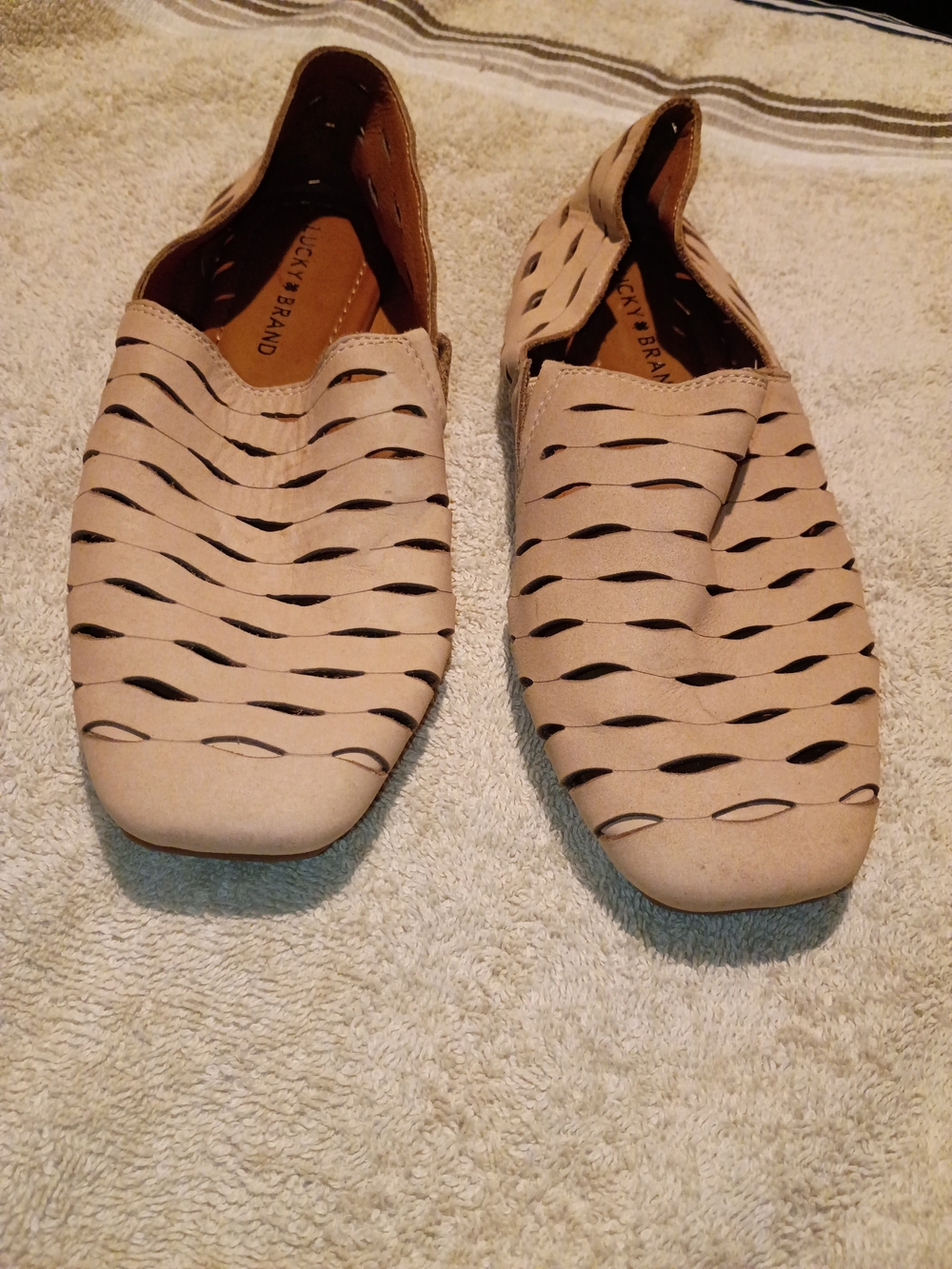 Lucky BrandDalani Perforated Leather Loafers sz 8 GUC